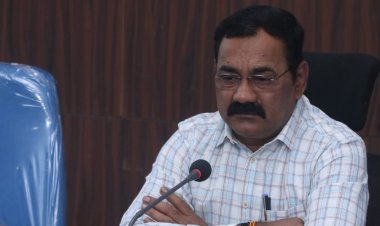 सी.एम. हेल्पलाइन में लंबित शिकायतों का अधिकारी कराए निराकरण:- कलेक्टर